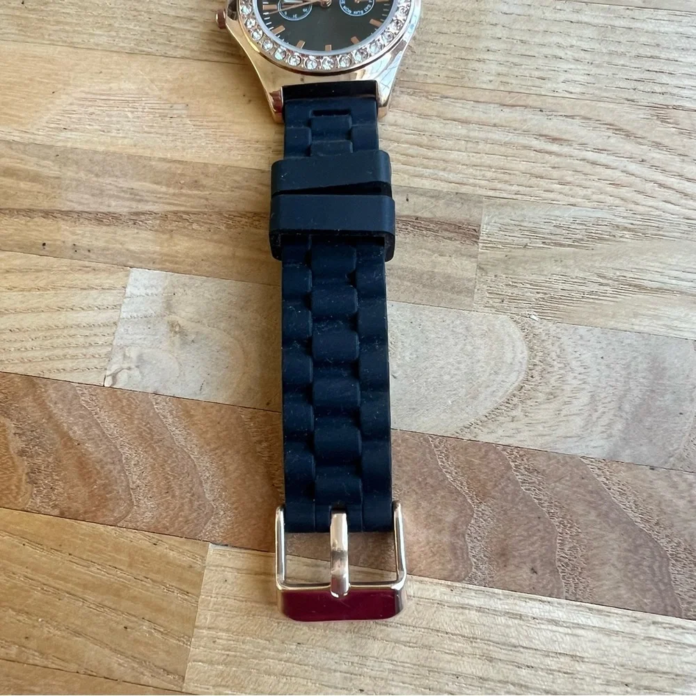 Claire’s ladies rose gold tone and black fashion watch NEW BATTERY